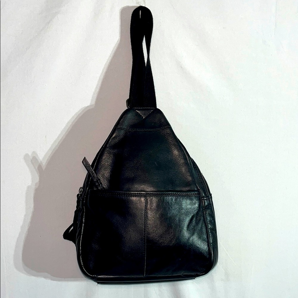 Leather backpack with 2 center zip pockets